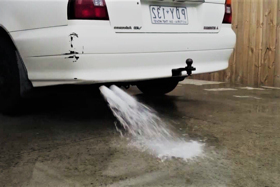 Arabanın egzozdan su atması iyi bir şey mi?